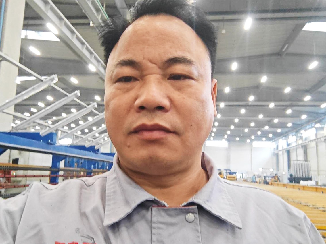 梁以兴-(1).jpg